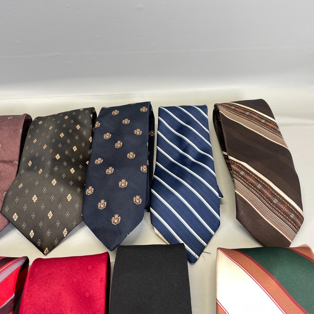Lot of 18 Mens Neck Ties Mixed Patterns Colors Varied Lengths‎ Widths - Vintage - Picture 3 of 6